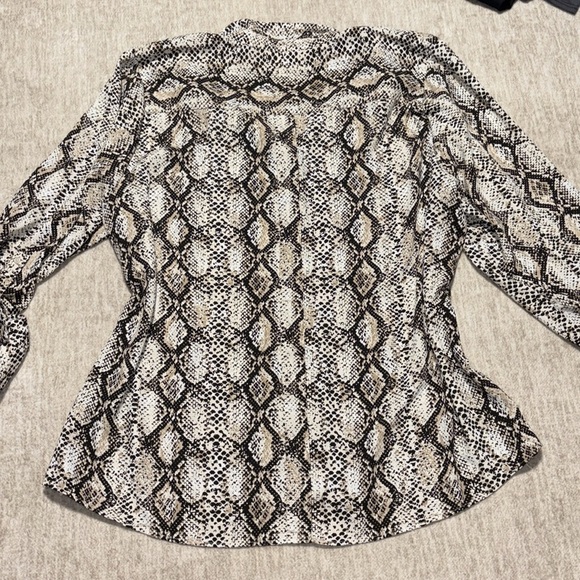 2X The Limited Snake print Button up flowy top tab sleeves collared V neck - Picture 5 of 5